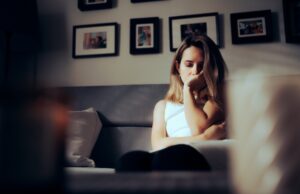 Η νέα «κρίση» της ψυχικής υγείας – Έφηβοι και νεαροί είναι η πιο δυστυχισμένη ηλικιακή ομάδα