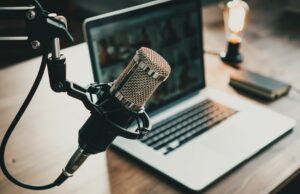 Τα social media υποχωρούν σε αξιοπιστία και τη θέση τους παίρνουν τα podcast