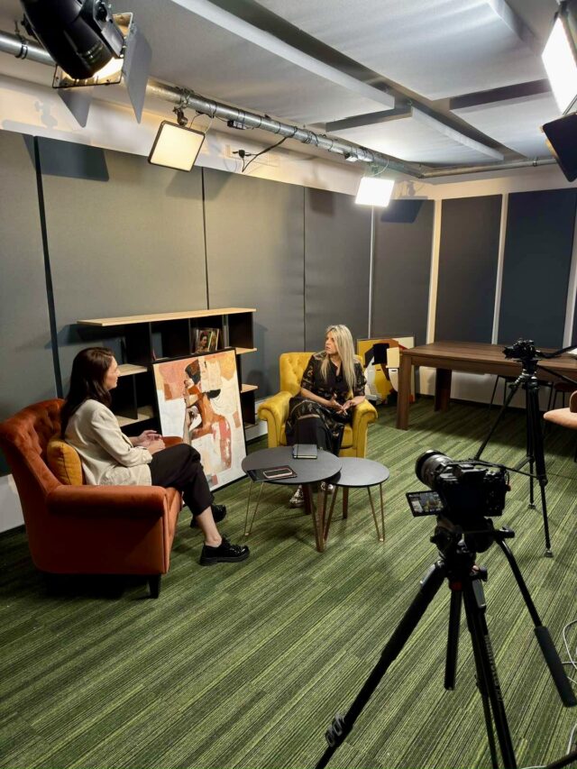 Σπάζοντας τη Σιωπή – Μιλώντας για την Ενδοοικογενειακή Βία