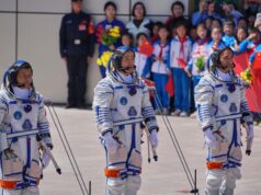 Επέστρεψαν τρεις Κινέζοι αστροναύτες λόγω ζημιάς από διαστημικά συντρόμμια στον Shenzjou