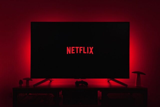 Το Netflix κοντά στην ιστορική εξαγορά της Warner Bros Discovery