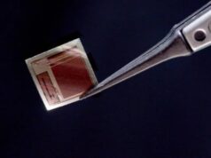 Μικροσκοπικό εμφύτευμα υπόσχεται σύνδεση του ανθρώπινου εγκεφάλου με την τεχνητή νοημοσύνη