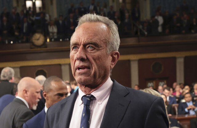 Ιατρικοί σύλλογοι εναντίον του αντιεμβολιαστή Υπουργού Υγείας των ΗΠΑ Ρόμπερτ Κένεντι Τζούνιορ