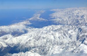 Ραγδαία εξαφάνιση παγετώνων έως το 2100 – Καθοριστικός ο ρόλος της υπερθέρμανσης