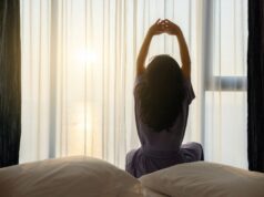 Τι ώρα πρέπει τελικά να ξυπνάμε το πρωί;