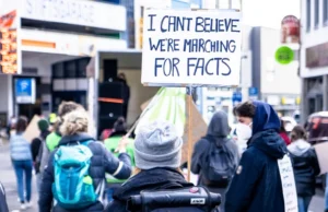 Συναισθηματικές παγίδες και ψευδοειδικοί: πώς να εντοπίζετε την κλιματική παραπληροφόρηση το 2026