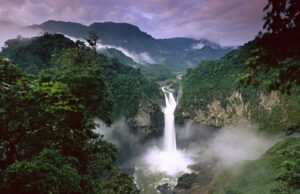 Η κλιματική αλλαγή μετατρέπει σε «υπερτροπικό» το δάσος του Αμαζονίου οδηγώντας το στην καταστροφή