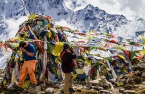 Έβερεστ: το σύμβολο, η πρόκληση και το τίμημα του υπερτουρισμού
