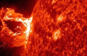 Ισχυρή ηλιακή καταιγίδα πλήττει τη Γη – Κίνδυνοι για δίκτυα και δορυφόρους, εντυπωσιακό βόρειο σέλας