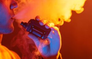 Έφηβοι και νικοτίνη: Γιατί το άτμισμα δεν είναι ακίνδυνη μόδα