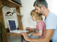 Το παιδί σας «χακάρει» το μέλλον με AI; 5 τρόποι να εξασφαλίσετε ασφαλές διαδίκτυο για παιδιά και αποδοτική μάθηση