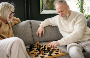 Μελέτη: Διάβασμα, παζλ και νέες δεξιότητες ίσως καθυστερούν το Αλτσχάιμερ