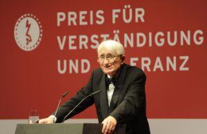 Πέθανε ο Γιούργκεν Χάμπερμας – Ο φιλόσοφος που υπερασπίστηκε τον δημόσιο διάλογο και τη δημοκρατία