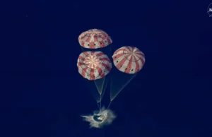 Εικόνες και βίντεο από την ιστορική επιστροφή της αποστολής Artemis II από τη Σελήνη: Ανοίγει ο δρόμος για τη μόνιμη παρουσία του ανθρώπου στο Διάστημα